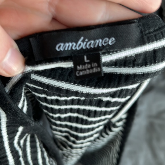 Black and white stripped crop top - Picture 3 of 3